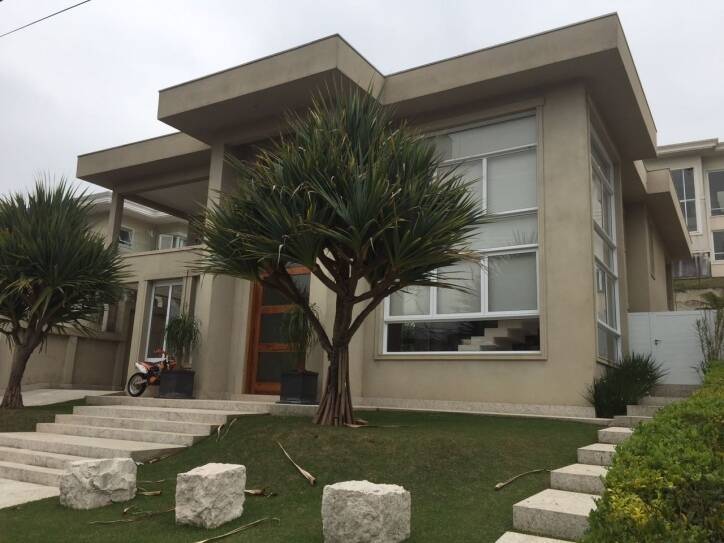 Casa à venda – Tamboré, Santana de Parnaíba | 4 suítes, 720m²