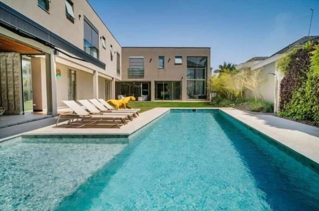Casa à venda – Alphaville, Santana de Parnaíba | 5 suítes, 1180m²