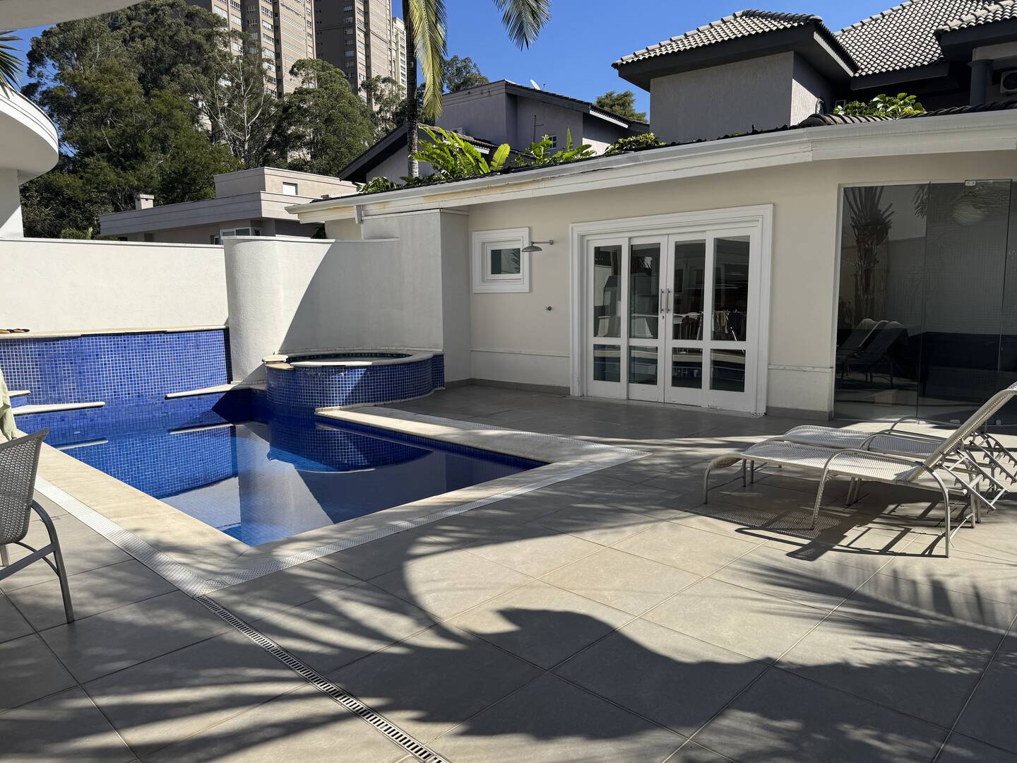 Casa à venda – Alphaville, Santana de Parnaíba | 4 suítes, 400m²