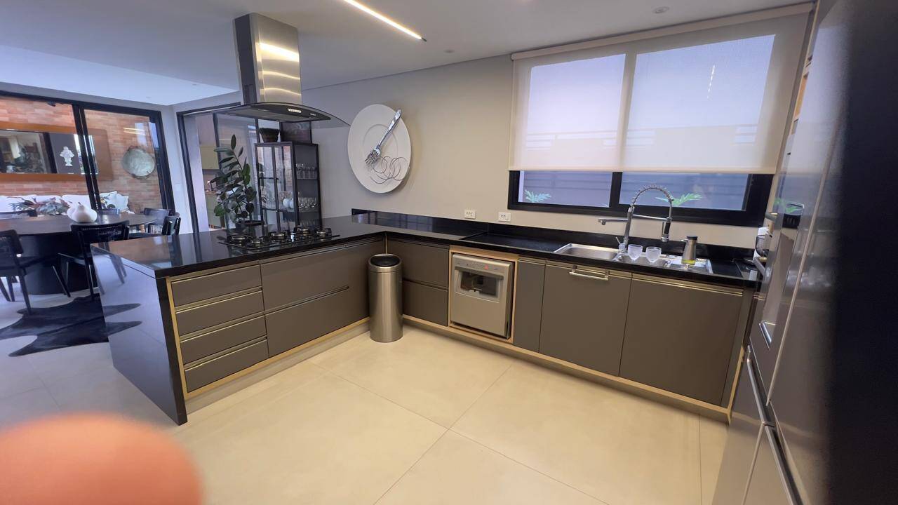 Casa, 4 suítes, 300m², em Alphaville — foto 6