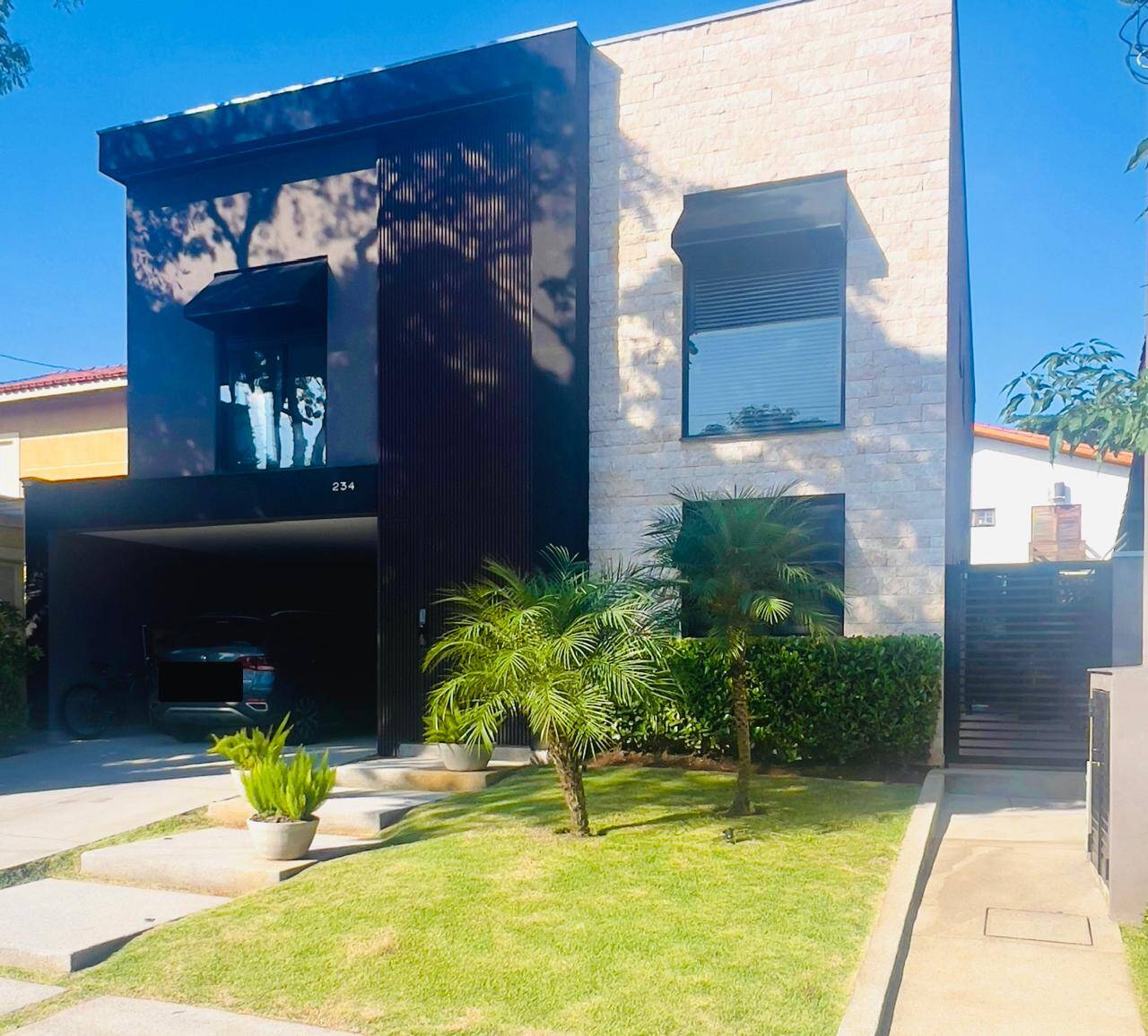 Casa à venda – Alphaville, Santana de Parnaíba | 4 suítes, 300m²