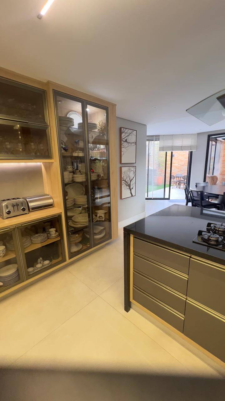 Casa, 4 suítes, 300m², em Alphaville — foto 14