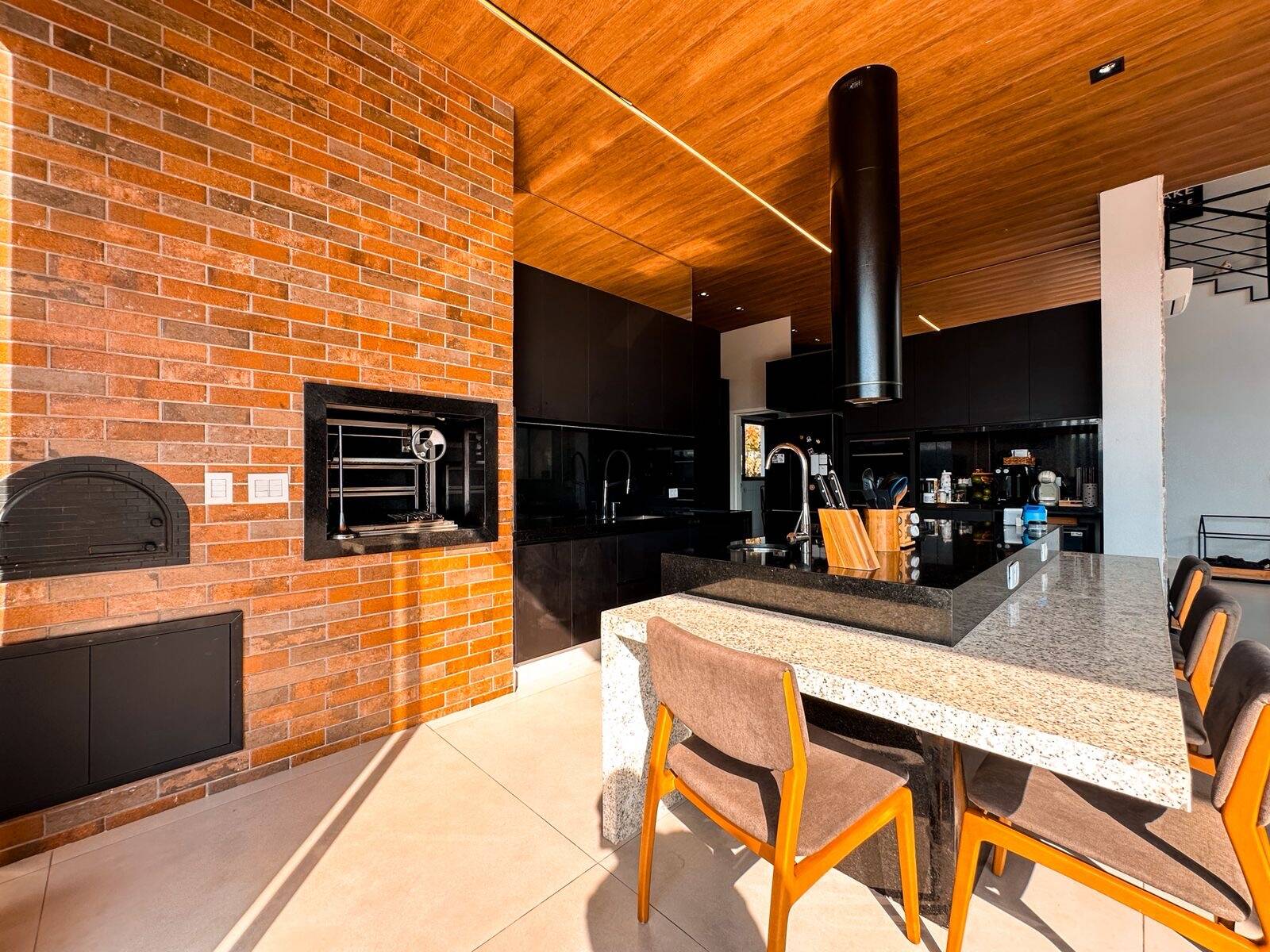 Casa, 4 suítes, 347m², em Cidade Tamboré — foto 2