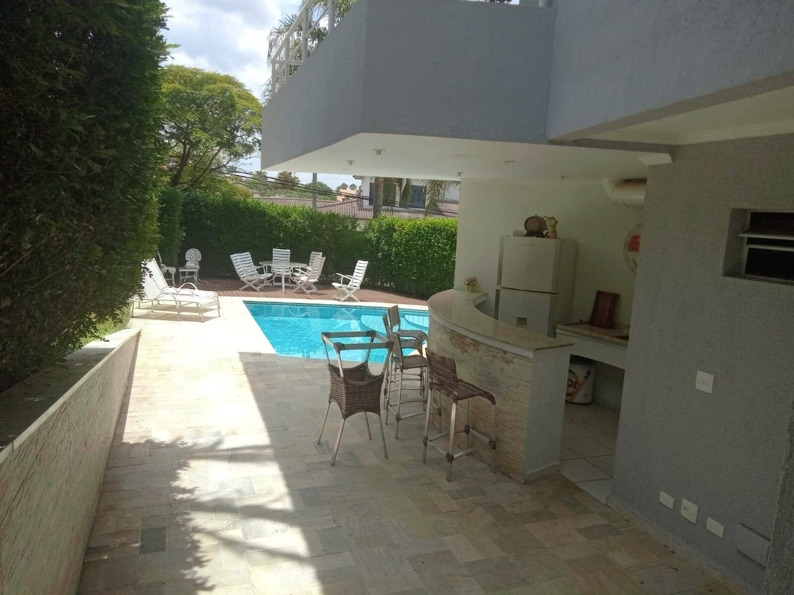 Casa à venda e locação – Alphaville 10, Santana de Parnaíba | 4 suítes, 384m²