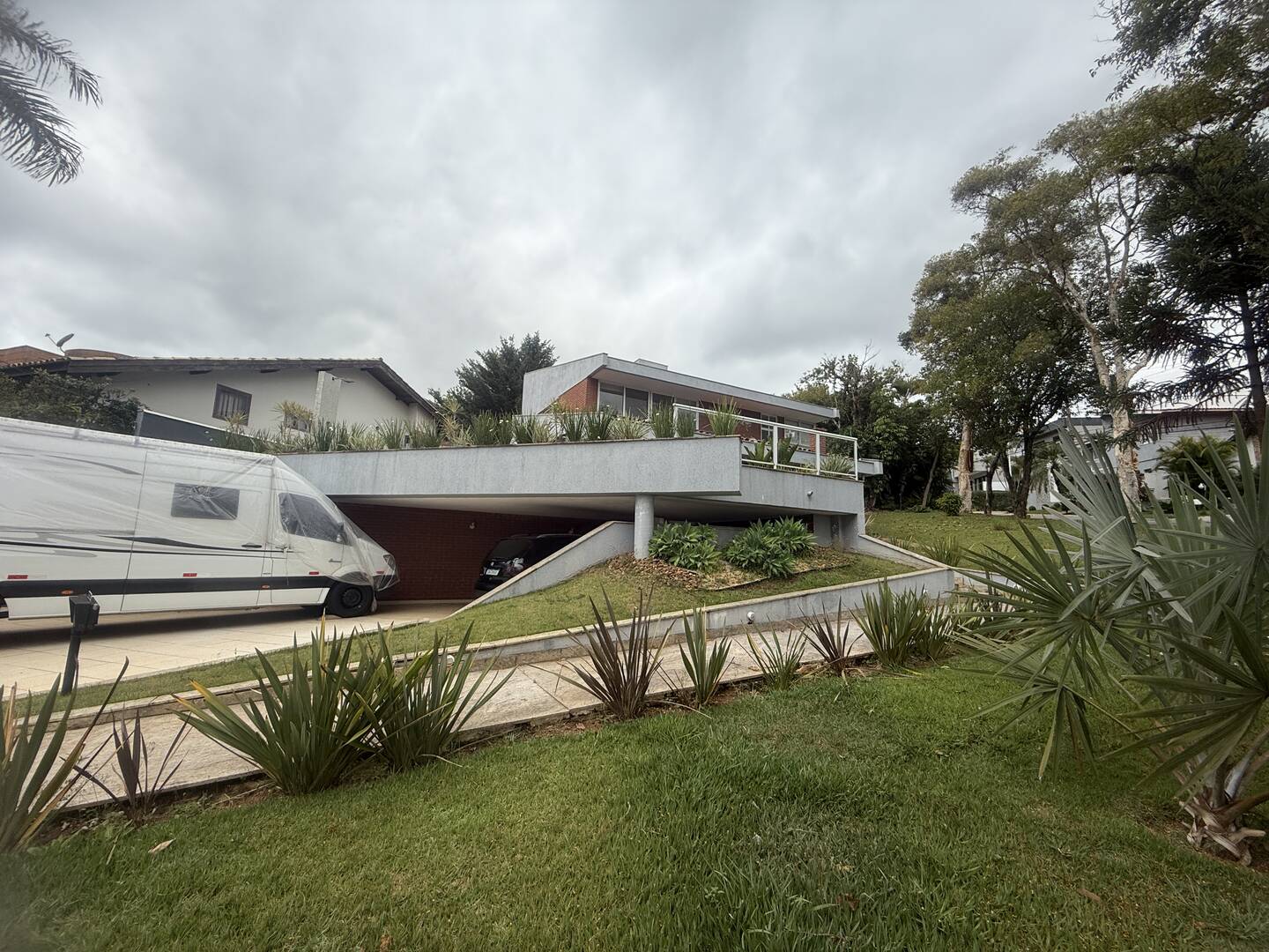 Casa à venda e locação – Alphaville, Santana de Parnaíba | 4 suítes, 450m²
