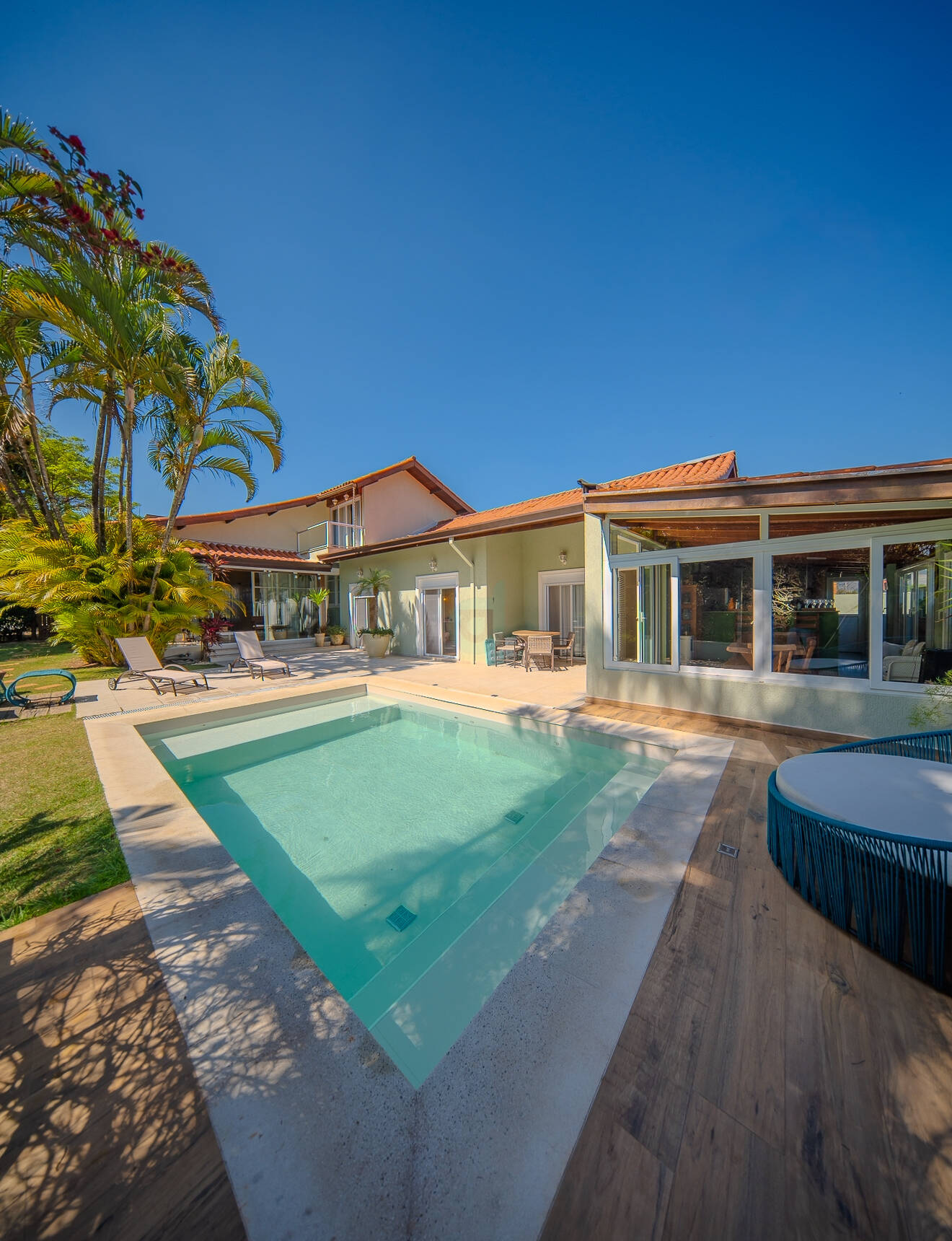 Casa à venda – Alphaville, Santana de Parnaíba | 3 suítes, 350m²