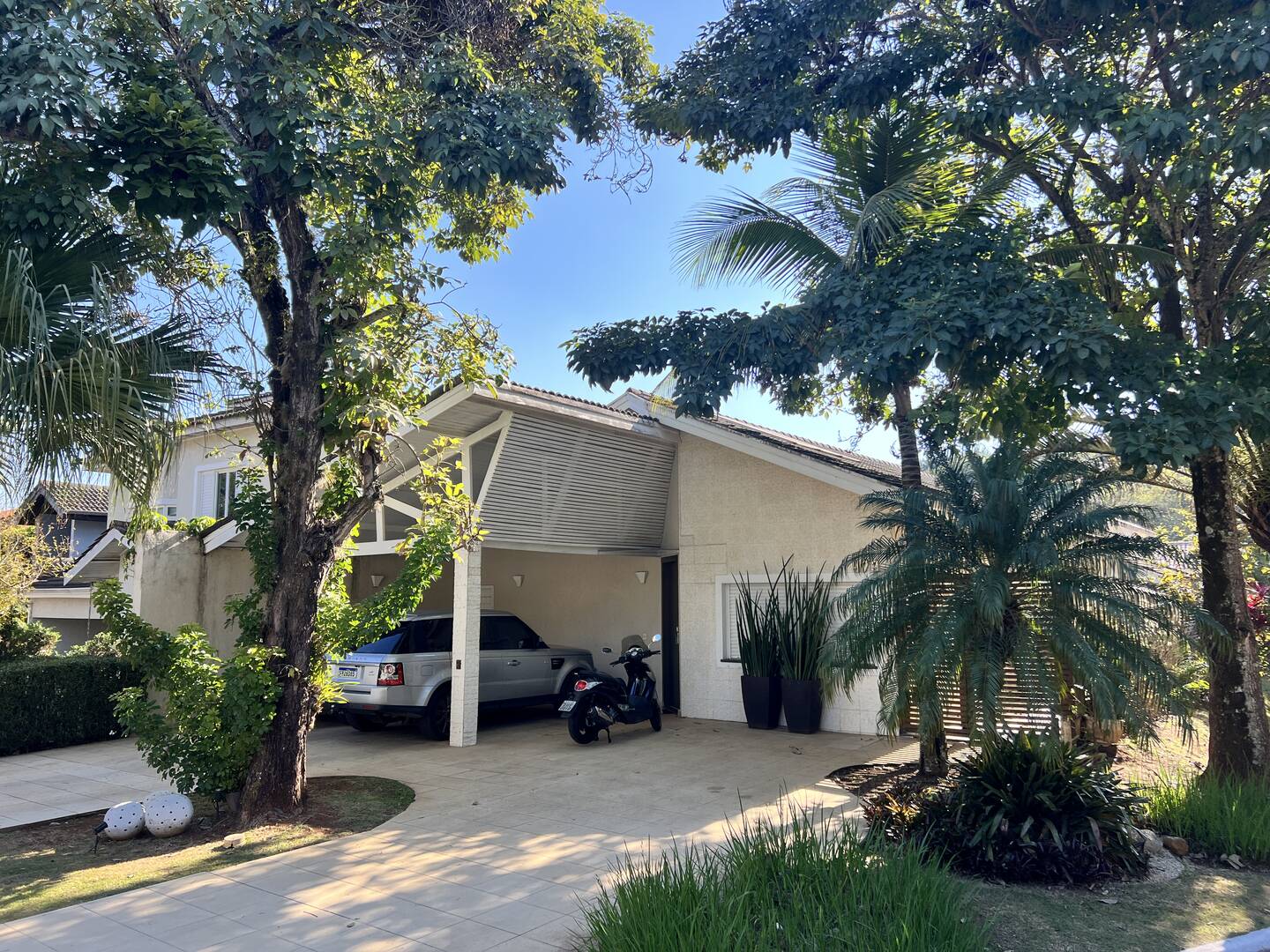 Casa à venda – Alphaville, Santana de Parnaíba | 3 suítes, 300m²