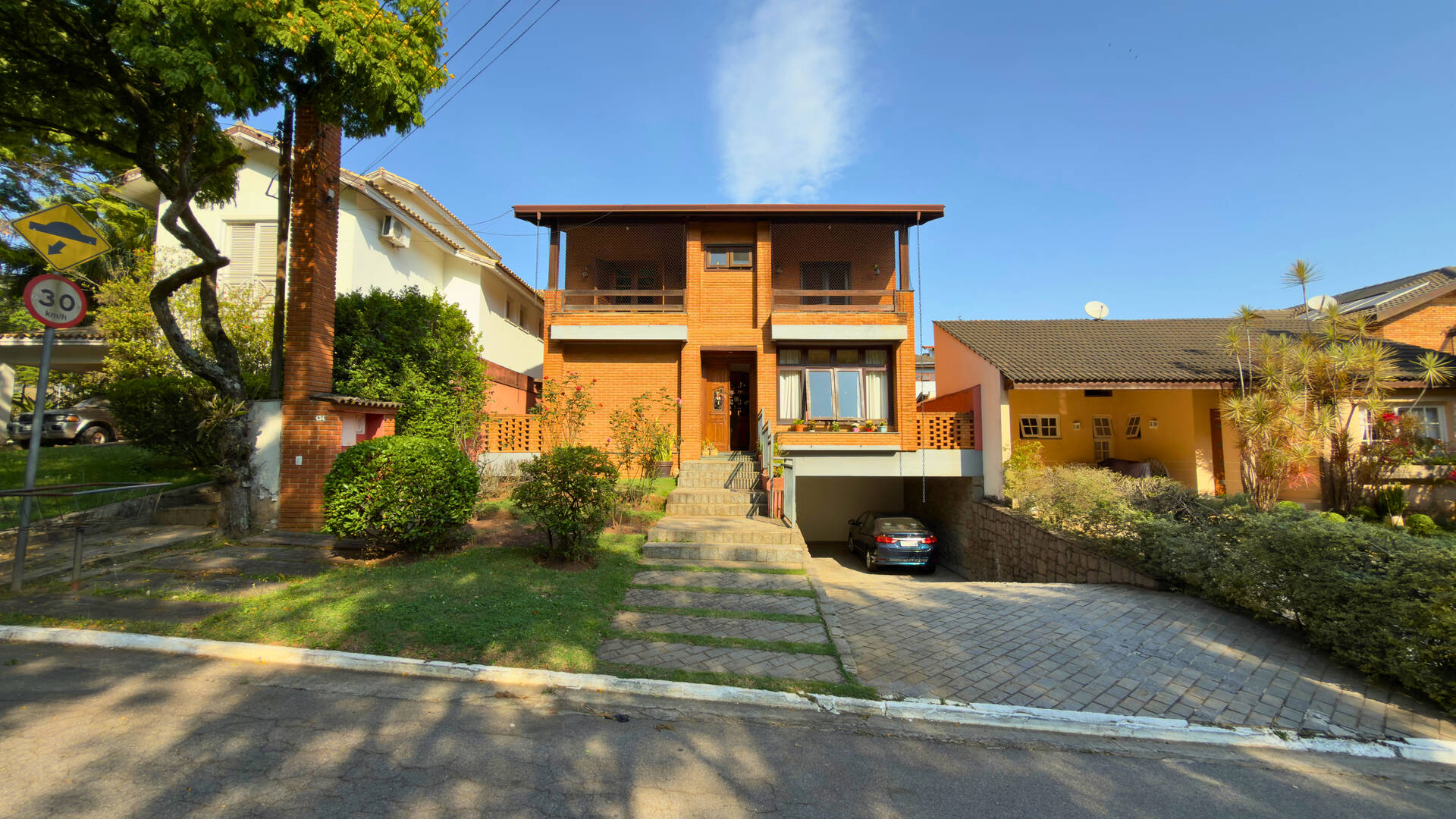 Casa à venda – Alphaville, Santana de Parnaíba | 2 suítes, 305m²