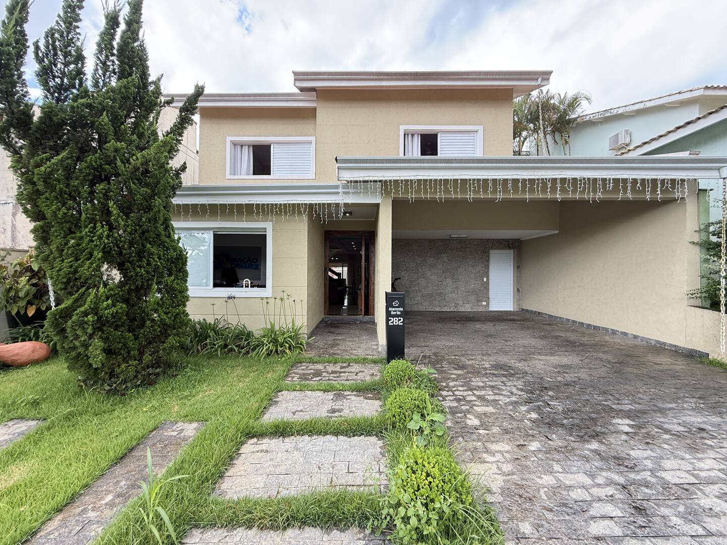 Casa à venda – Alphaville, Santana de Parnaíba | 4 suítes, 294m²