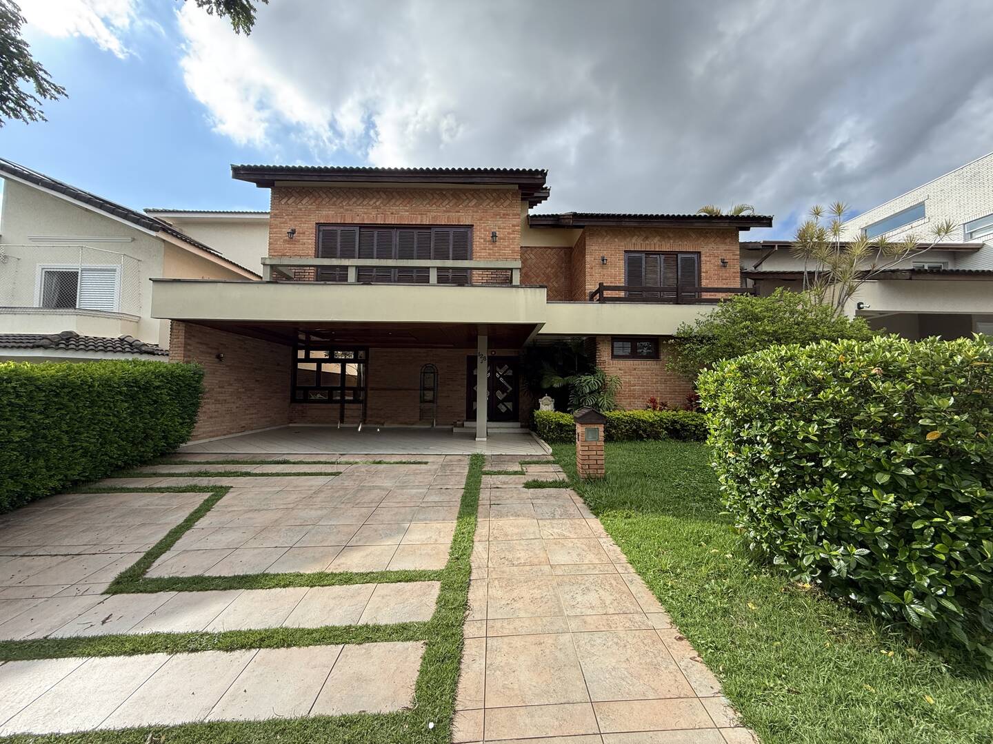 Casa à venda – Alphaville, Santana de Parnaíba | 2 suítes, 480m²