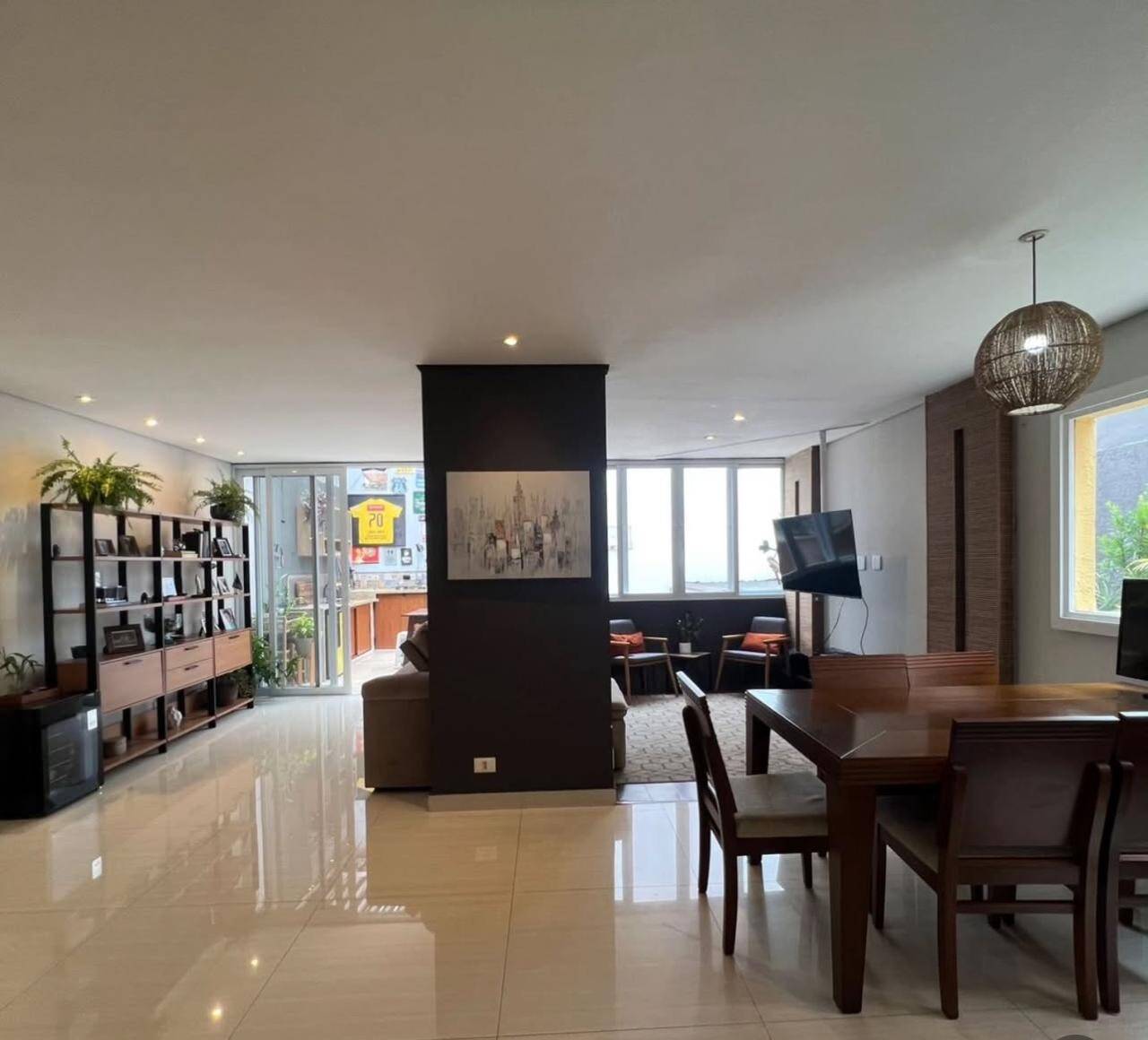 Casa à venda – Tamboré, Santana de Parnaíba | 1 suíte, 180m²