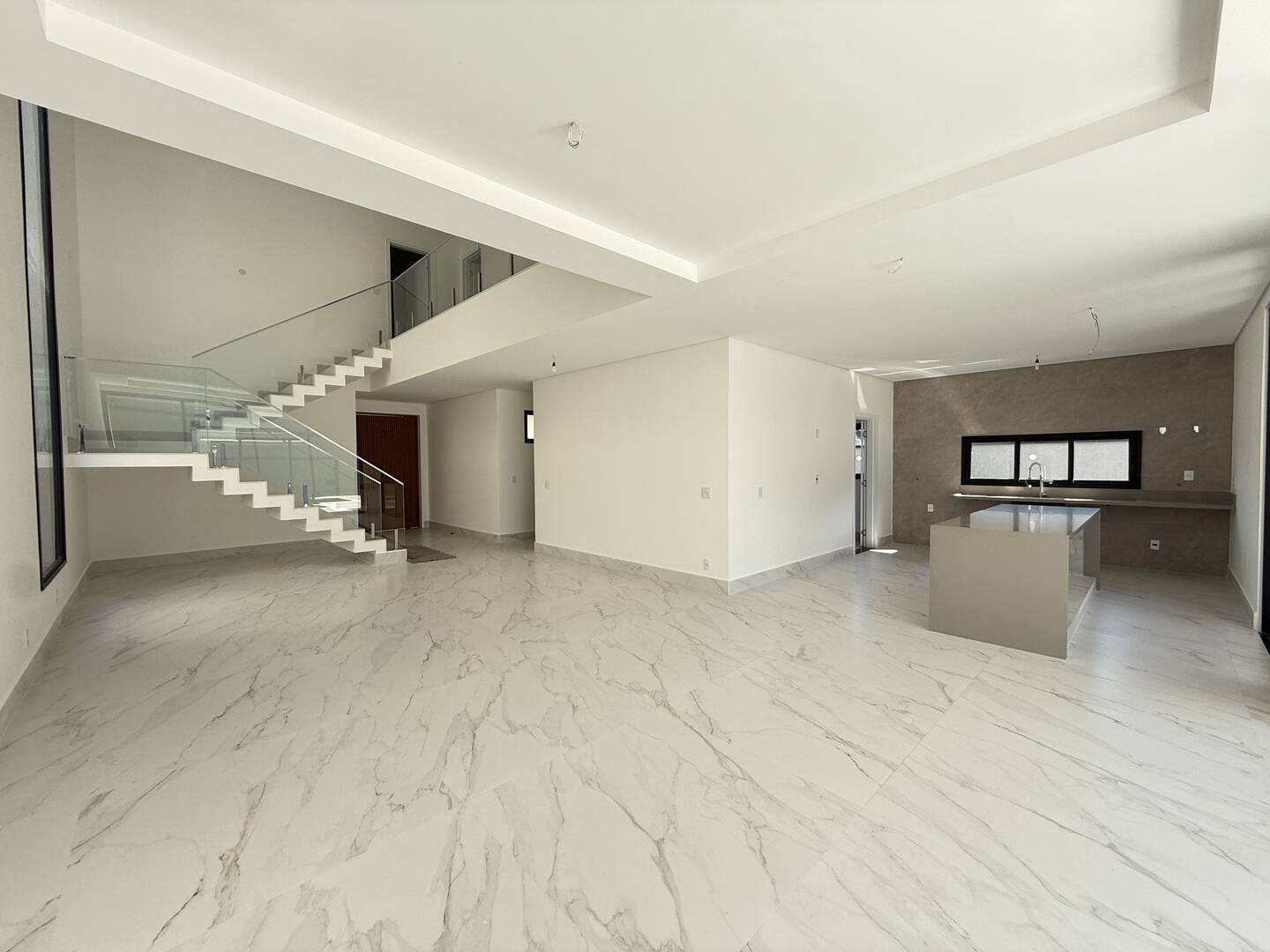 Casa, 4 suítes, 373m², em Alphaville — foto 2
