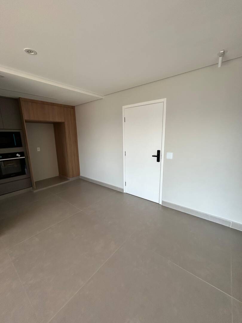 Apartamento, 3 suítes, 125m², em Alphaville Centro Industrial e Empresarial/Alphaville. — foto 2