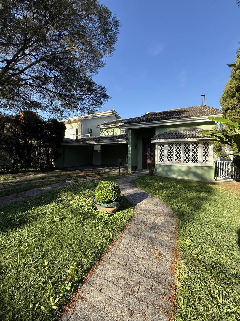 Casa à venda e locação – Alphaville, Santana de Parnaíba | 1 suíte, 266m²