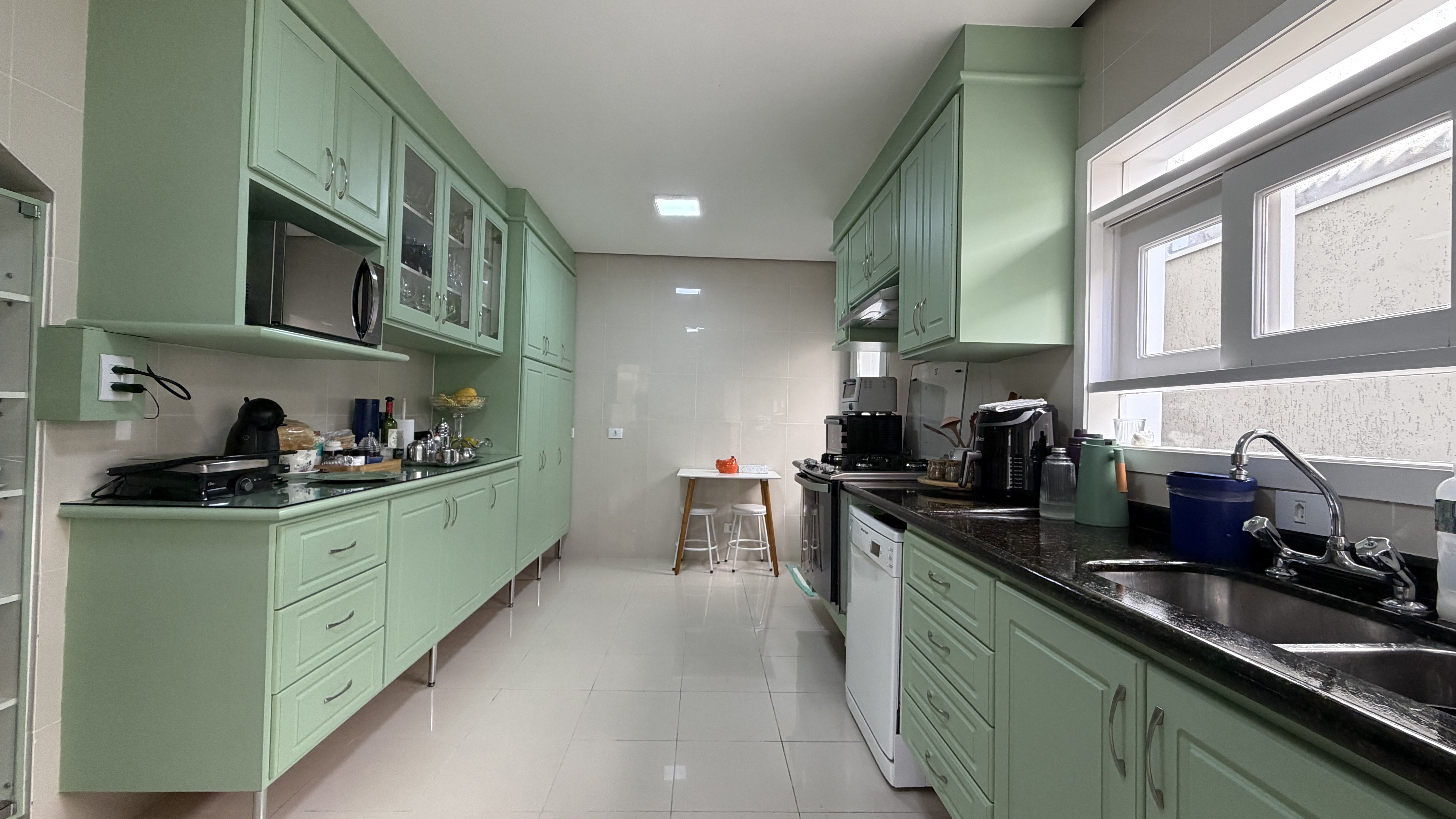 Casa, 4 suítes, 330m², em Residencial 6 — foto 2