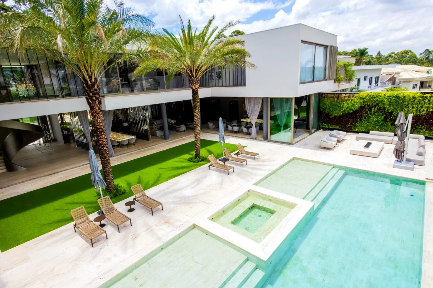 Casa à venda – Tamboré 2 | 6 suítes, 3320m²