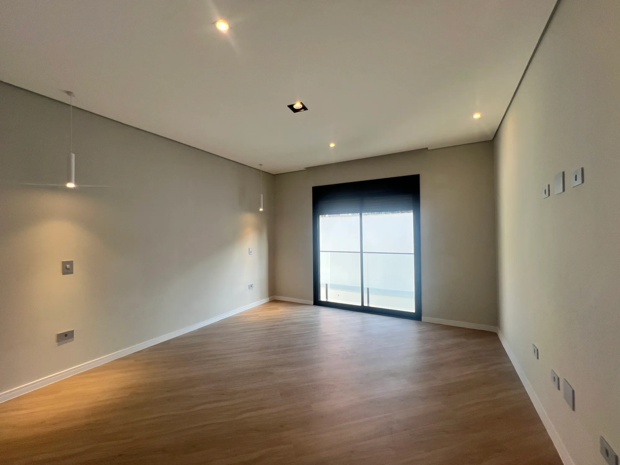 Casa, 4 suítes, 340m², em Residencial 4 — foto 2