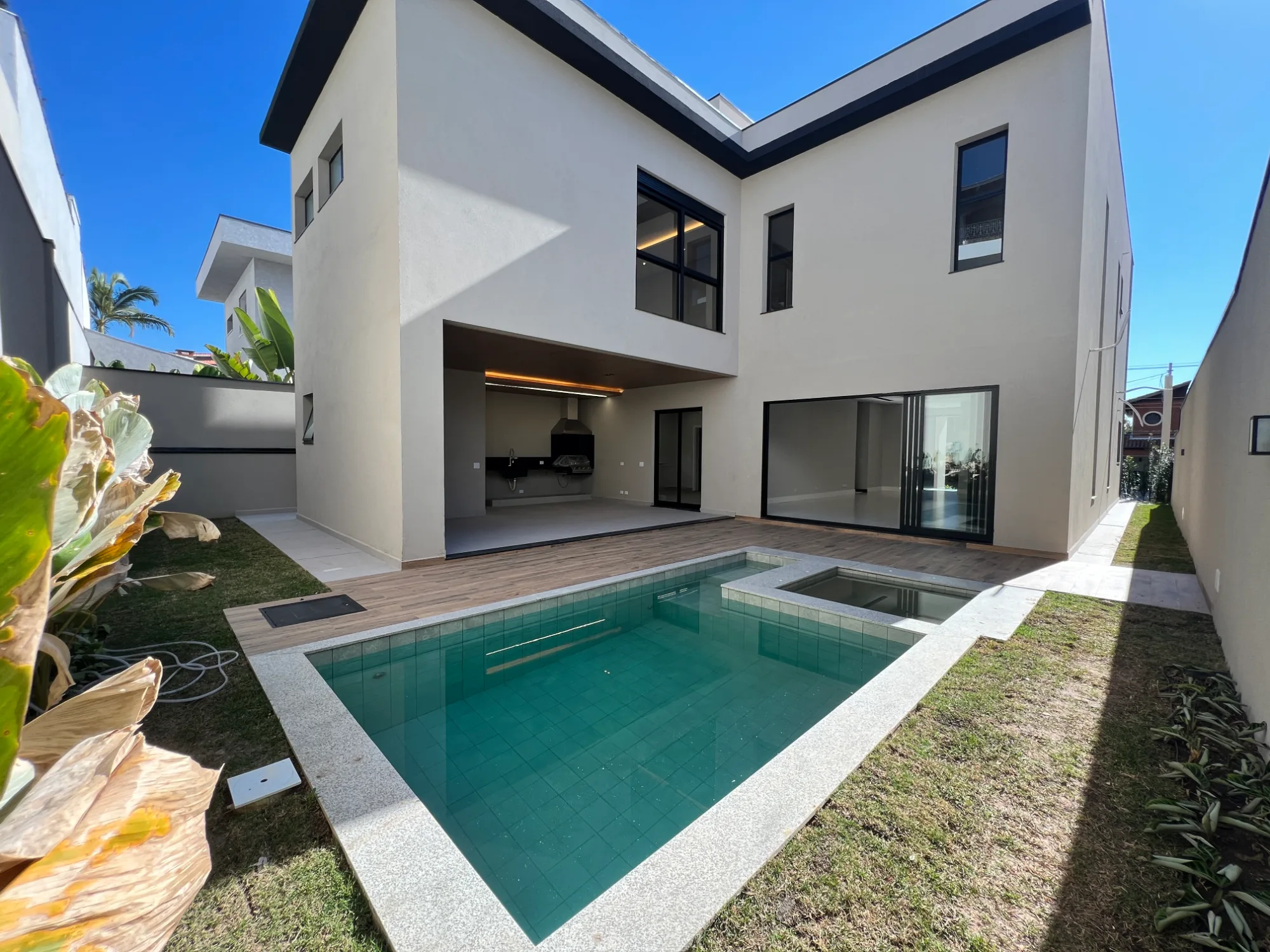 Casa, 4 suítes, 320m², em Residencial 6 — foto 2