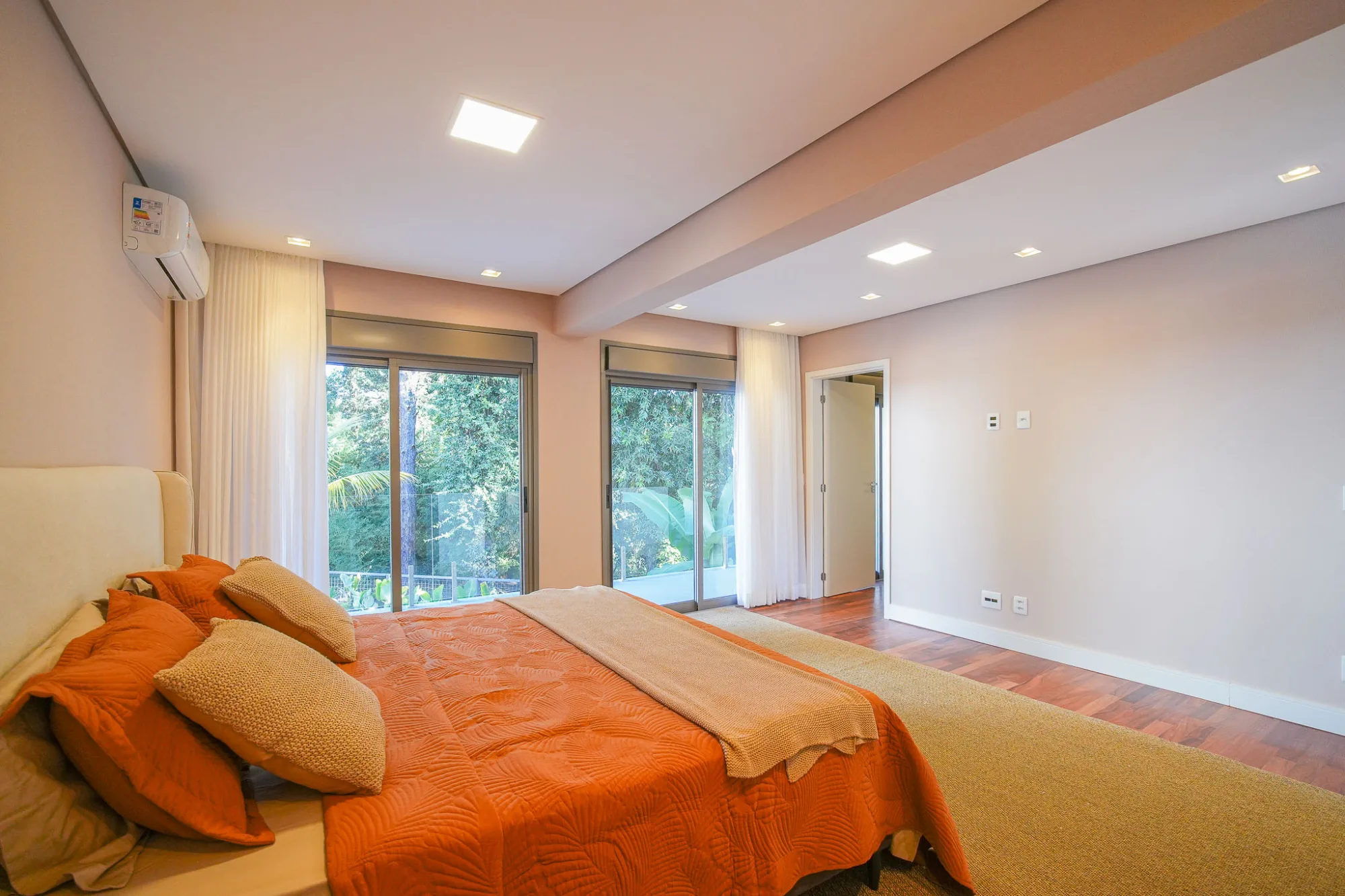 Casa, 4 suítes, 575m², em Residencial 10 — foto 15