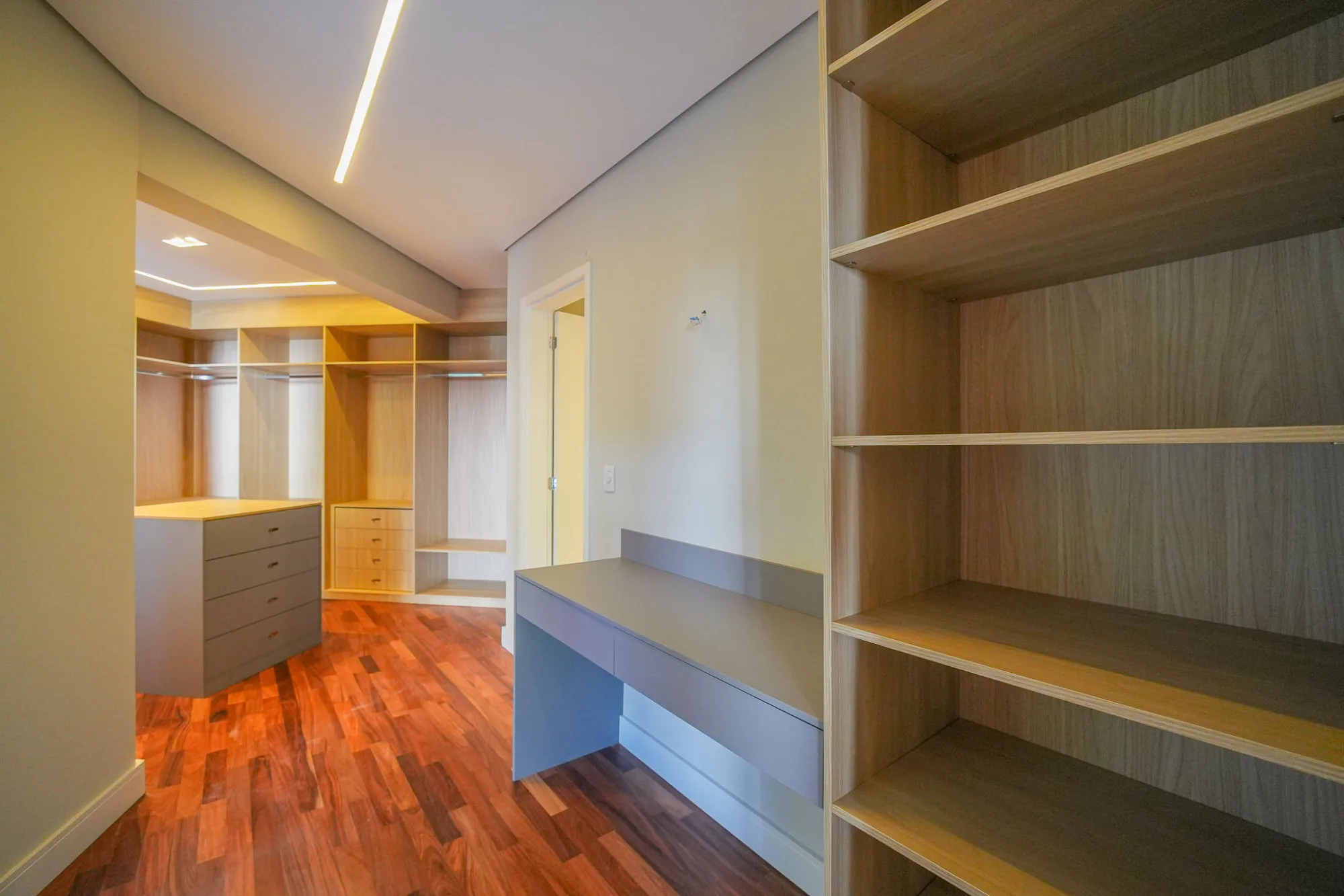 Casa, 4 suítes, 575m², em Residencial 10 — foto 16
