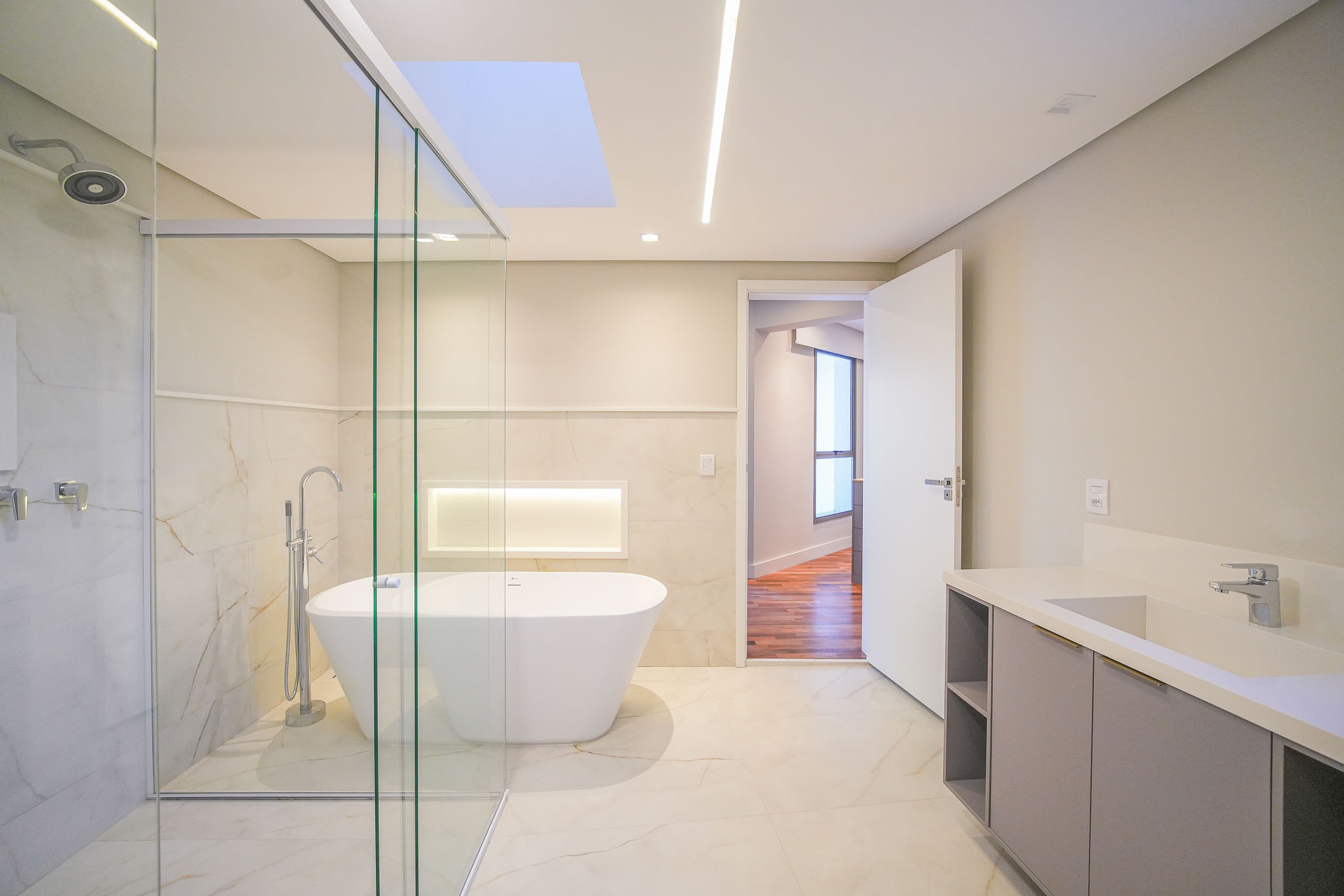 Casa, 4 suítes, 575m², em Residencial 10 — foto 20