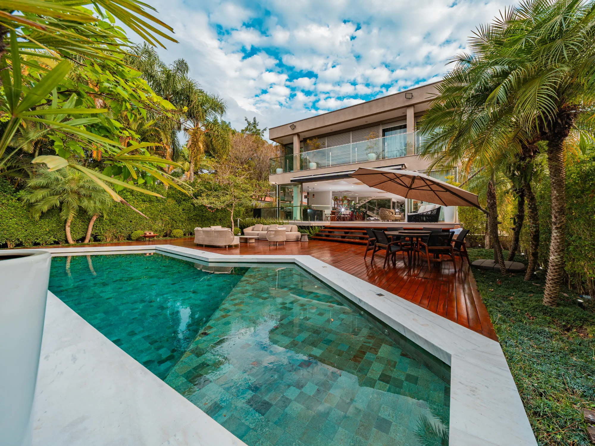 Casa, 5 suítes, 889m², em Residencial 2